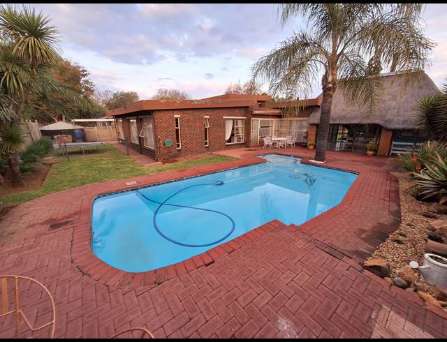 3 BEDROOM HOUSE FOR SALE IN VANDERBIJLPARK SE 7